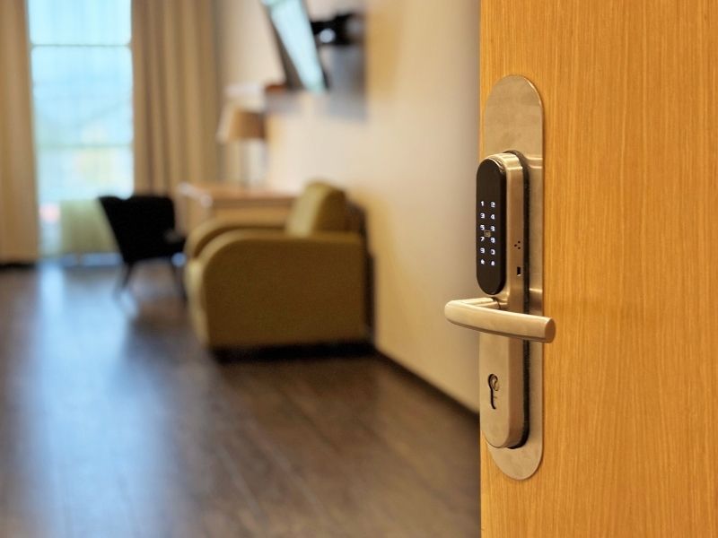 Go Shnelli hotell Tallinn (2) Go Hotel Shnelli hotel room with WebLock Keypad